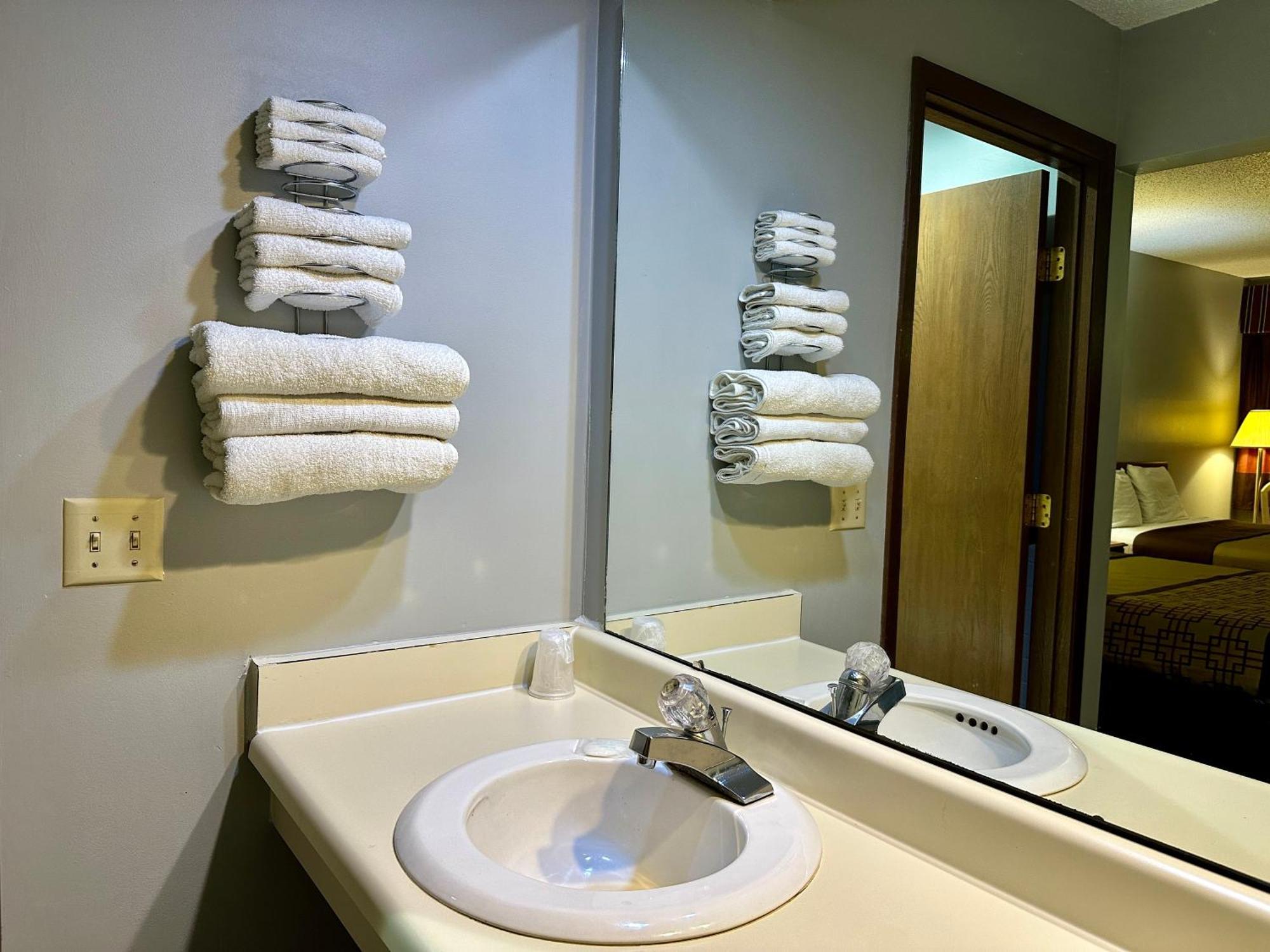 Thunderbird Motor Inn Baraboo Εξωτερικό φωτογραφία