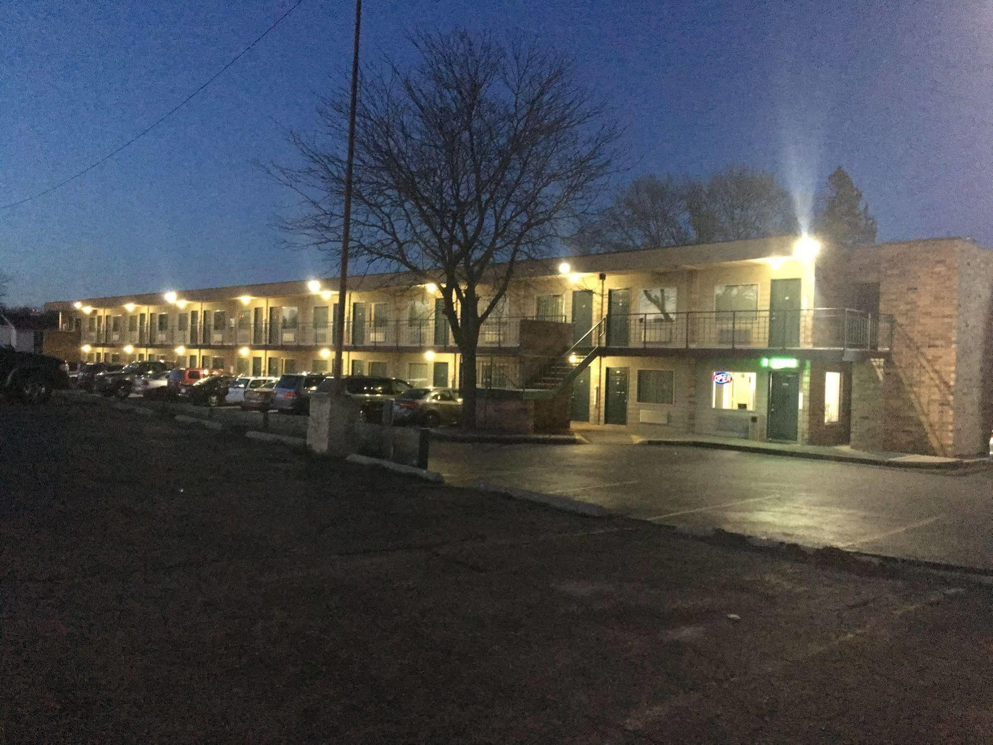 Thunderbird Motor Inn Baraboo Εξωτερικό φωτογραφία