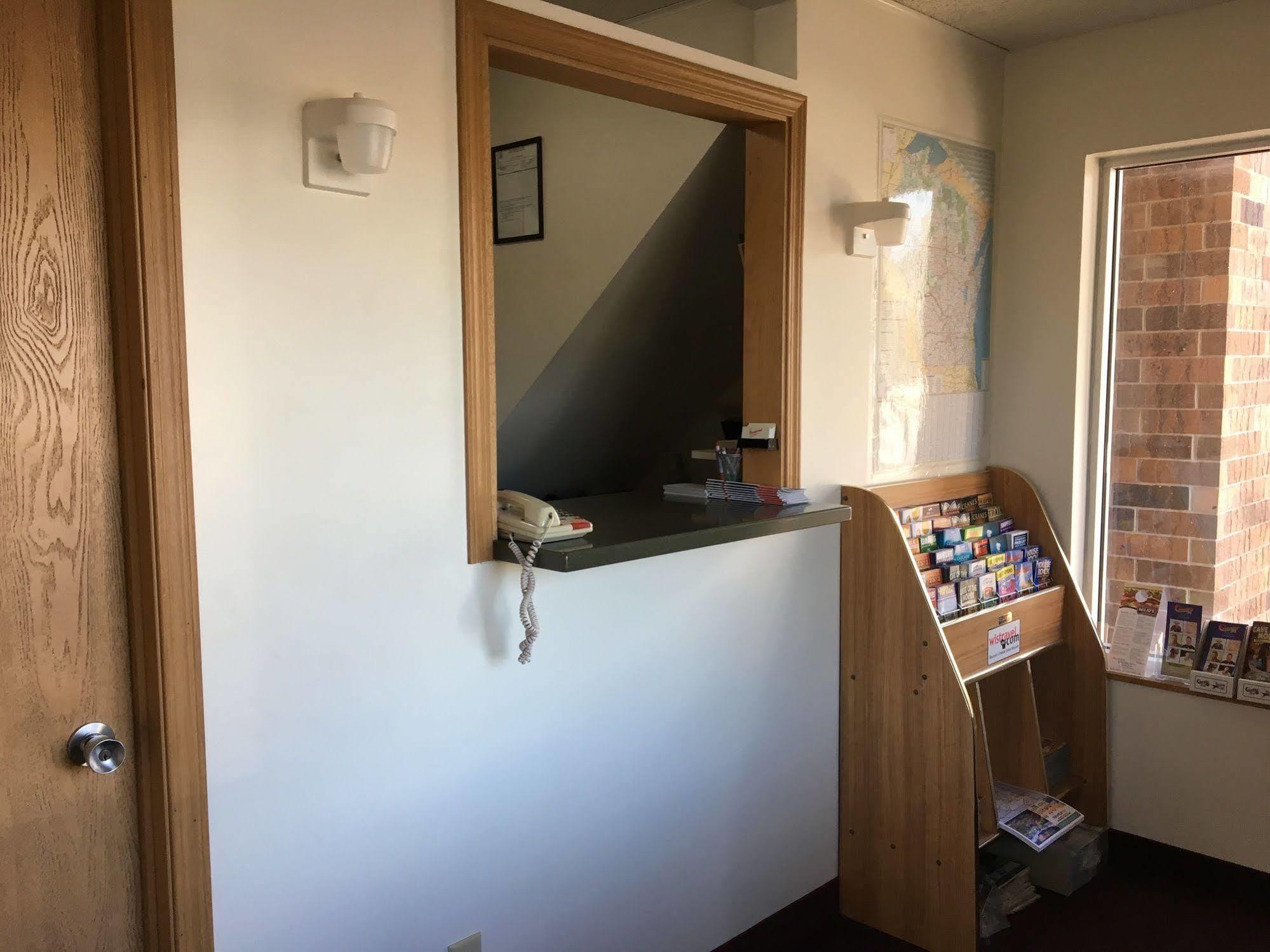 Thunderbird Motor Inn Baraboo Εξωτερικό φωτογραφία
